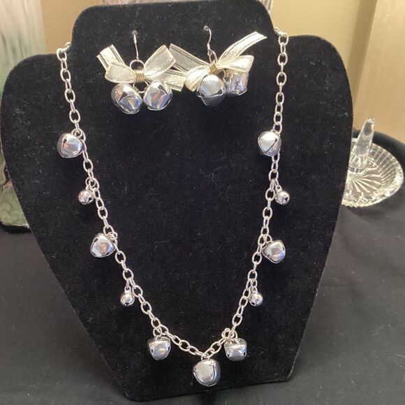 Silvertone Jingle Bell Necklace and Earrings - Picture 1 of 7